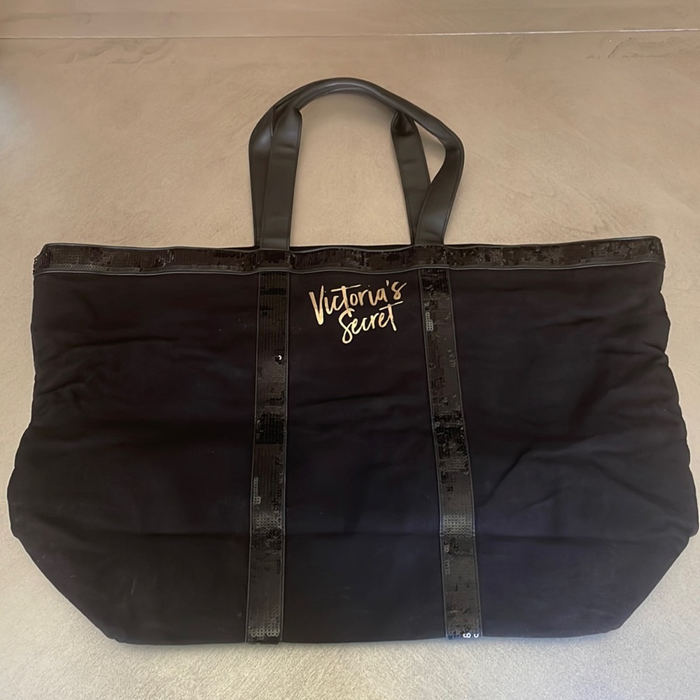 5 for $25 💴Gently used Victorias Secret black tote with sequins